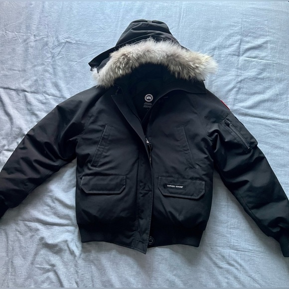 MEDIUM WOMENS CANADA GOOSE - Picture 2 of 4